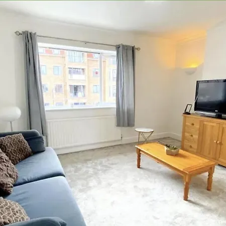 4 Bedroom Property Which Sleeps 8 Very Close To The Harry Potter Studio And Watford Junction Exterior foto