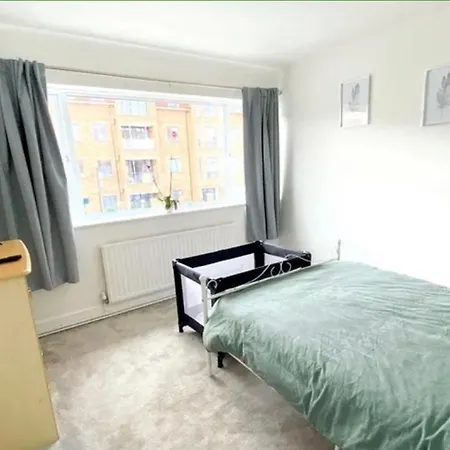4 Bedroom Property Which Sleeps 8 Very Close To The Harry Potter Studio And Watford Junction Exterior foto