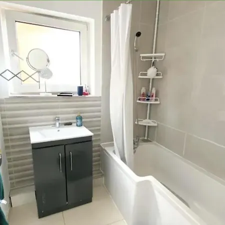 4 Bedroom Property Which Sleeps 8 Very Close To The Harry Potter Studio And Watford Junction Exterior foto